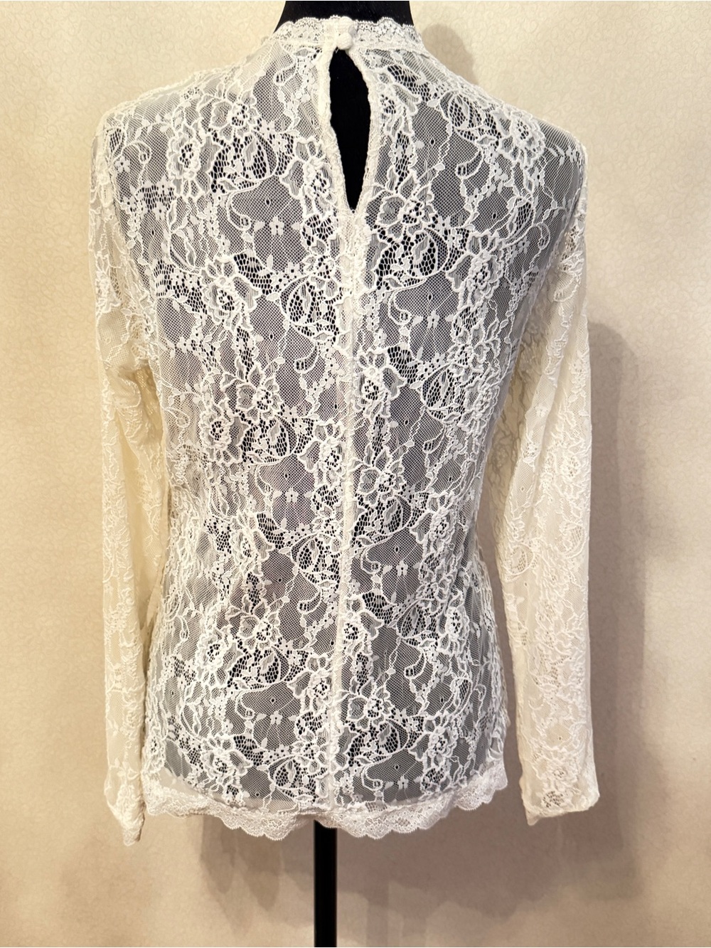 Elegant White Lace Long-Sleeve Top